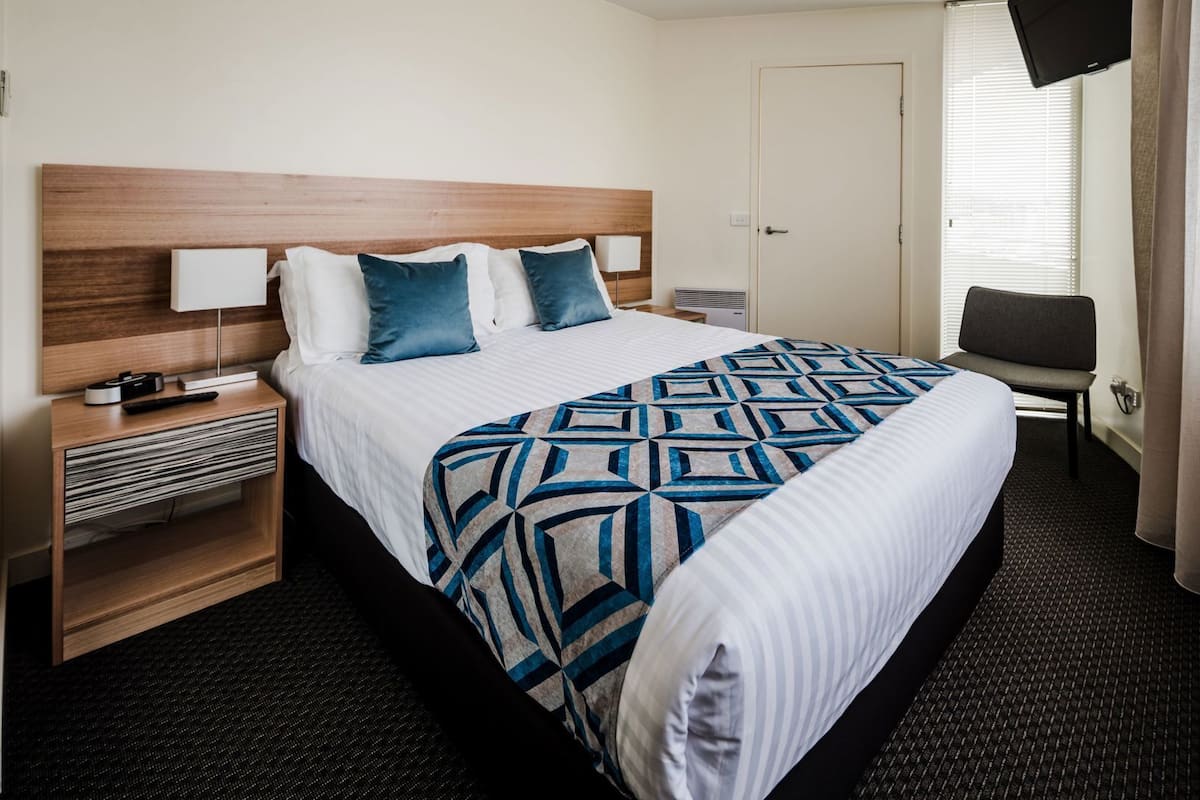 Bureau, fer et planche Ă repasser, lit parapluie, Wi-Fi gratuit