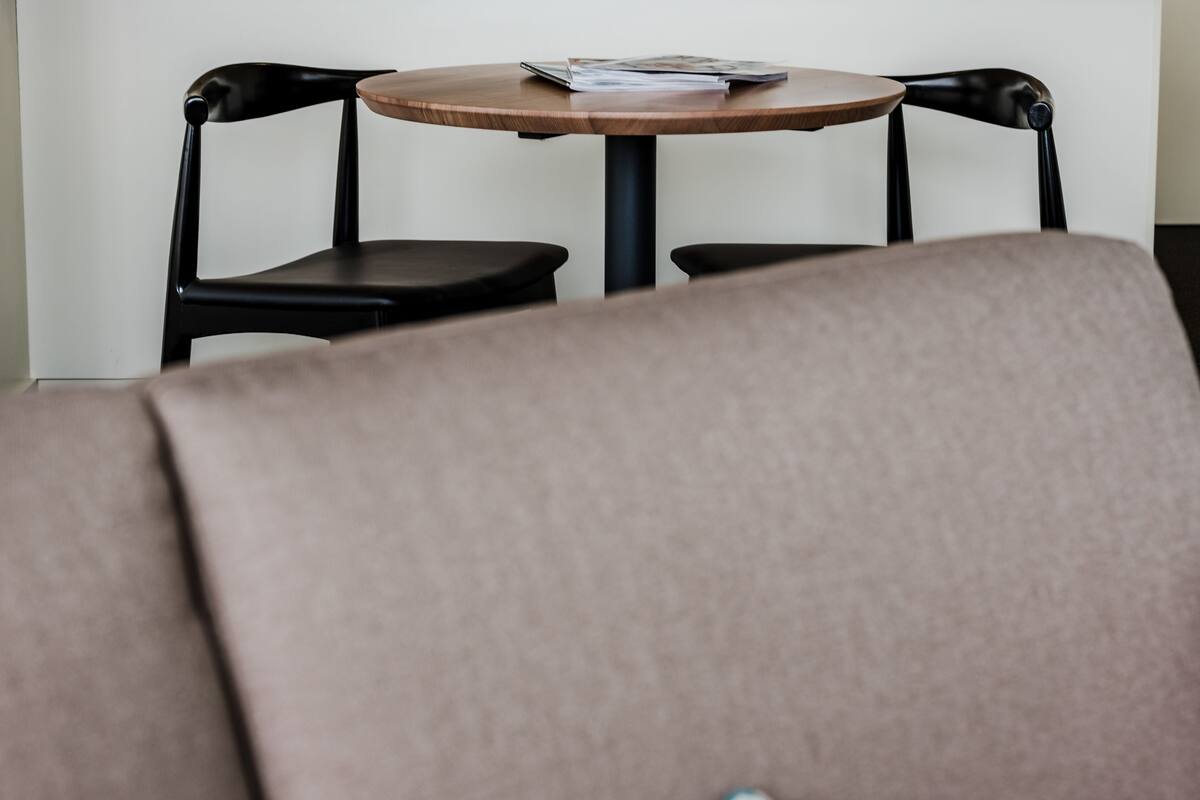 microwave, cookware/dishes/utensils