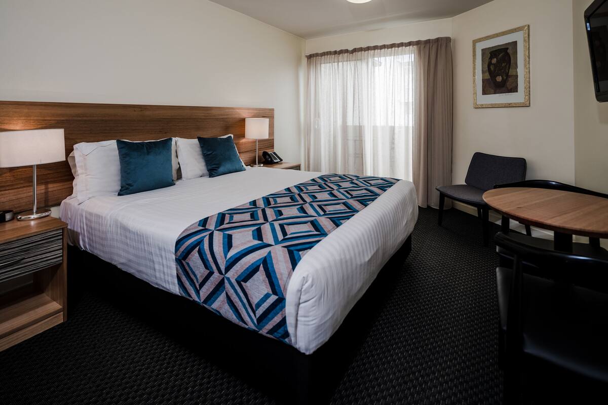 Desk, iron/ironing board, WiFi (free), bed sheets