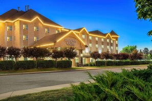 Exterior - Days Inn & Suites by Wyndham West Edmonton (Edmonton)