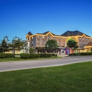 Days Inn & Suites by Wyndham West Edmonton