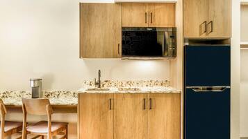 Efficiency, Room, 1 Queen Bed, Non Smoking | Desk, blackout drapes, iron/ironing board, free cribs/infant beds