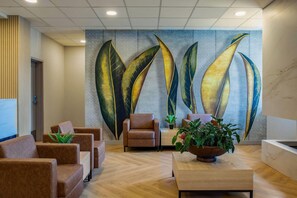 Lobby - Days Inn & Suites by Wyndham West Edmonton (Edmonton)
