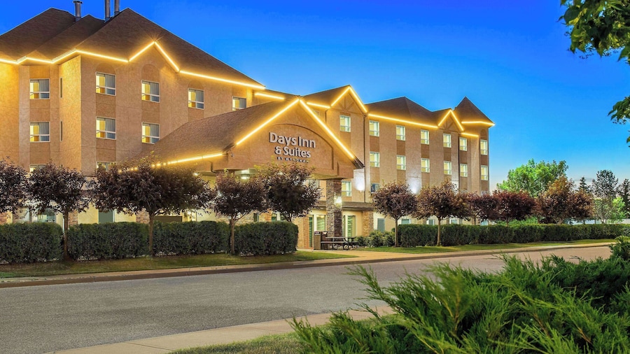 Days Inn & Suites by Wyndham West Edmonton