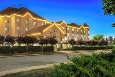 Days Inn & Suites by Wyndham West Edmonton