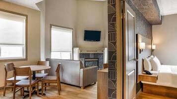 Presidential Suite, 1 King Bed, Non Smoking | Desk, blackout drapes, iron/ironing board, free cribs/infant beds