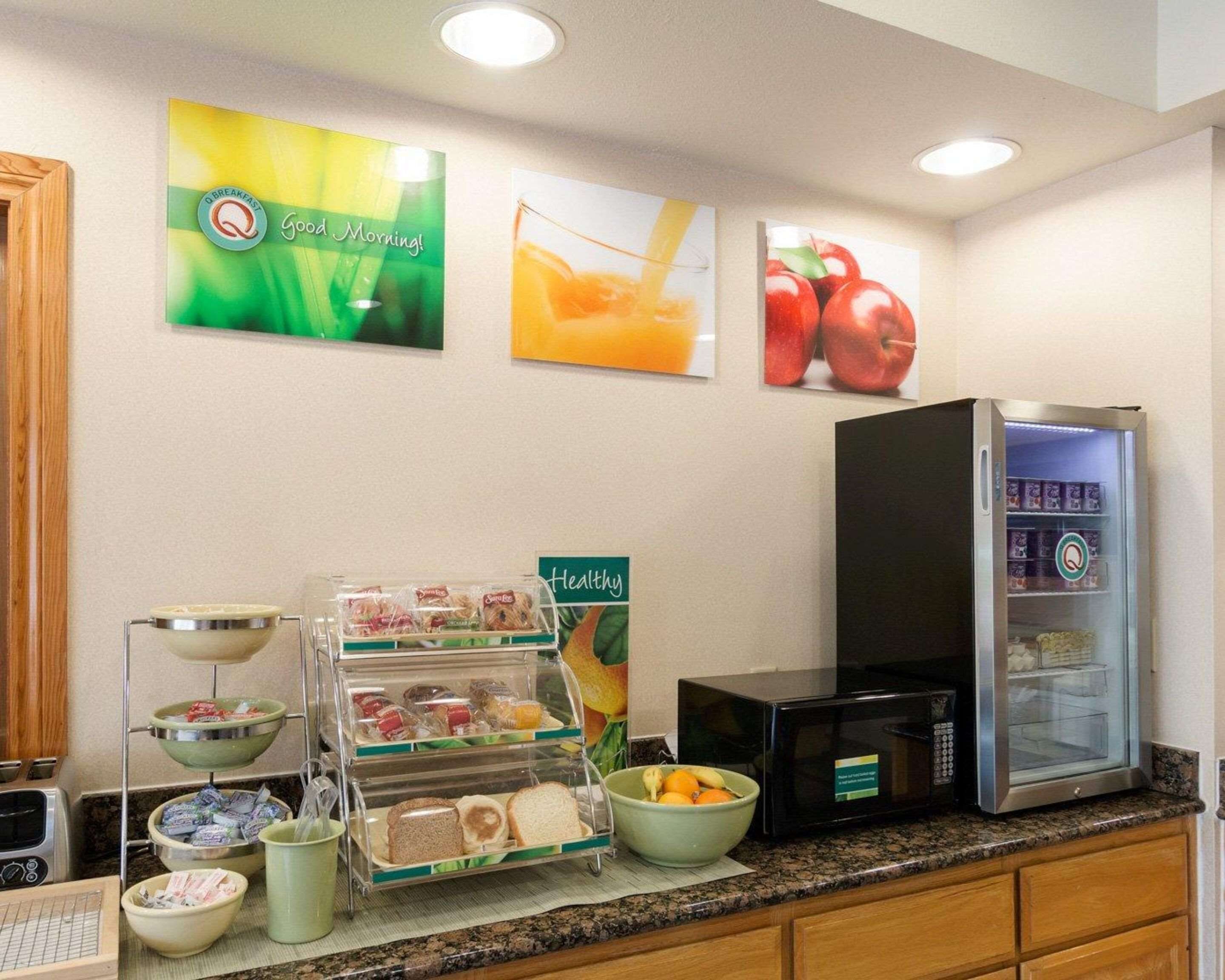 free buffet breakfast