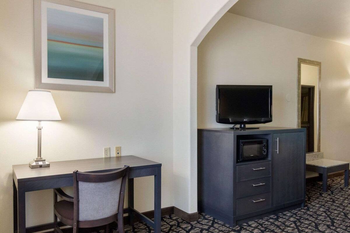 suite, 1 king bed, non smoking | desk, soundproofing, iron/ironing board, free cots/infant beds