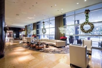 Hotel entrance and lobby at Hilton Americas-Houston