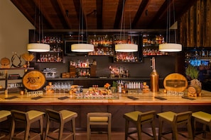 2 bars/lounges, poolside bar