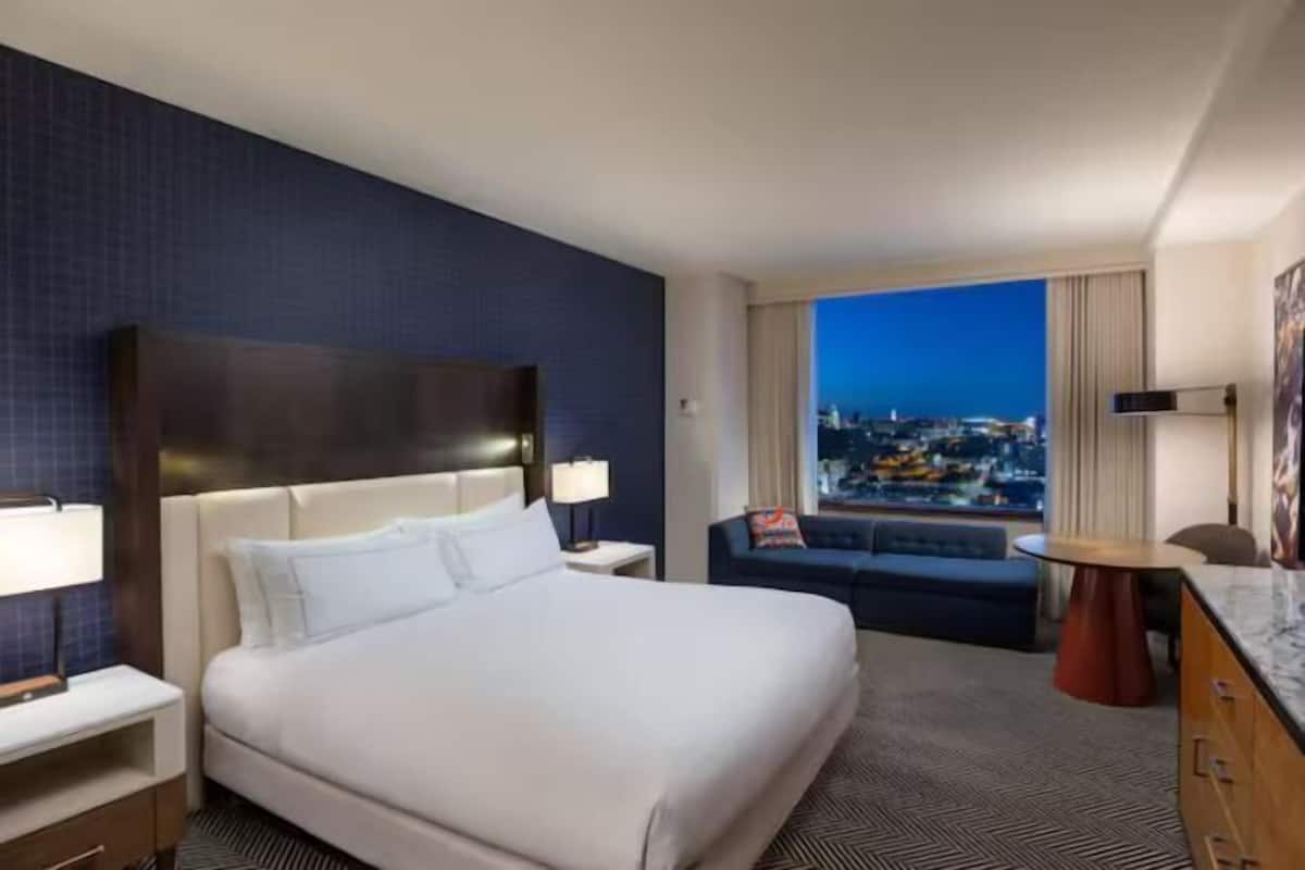 1 bedroom, premium bedding, pillow-top beds, in-room safe