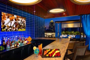 2 bars/lounges - Hilton Austin (Austin)