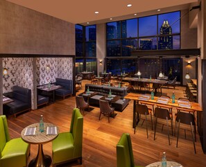 2 restaurants, breakfast, lunch, dinner served; American cuisine 