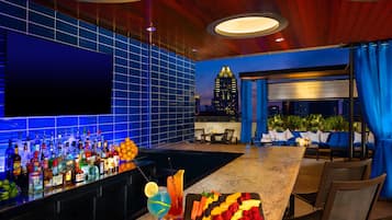 3 bars/lounges, rooftop bar
