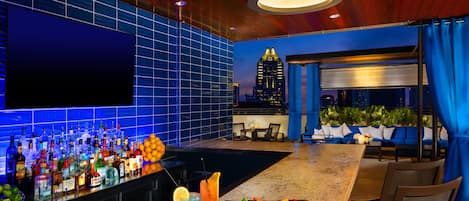 3 bars/lounges, rooftop bar