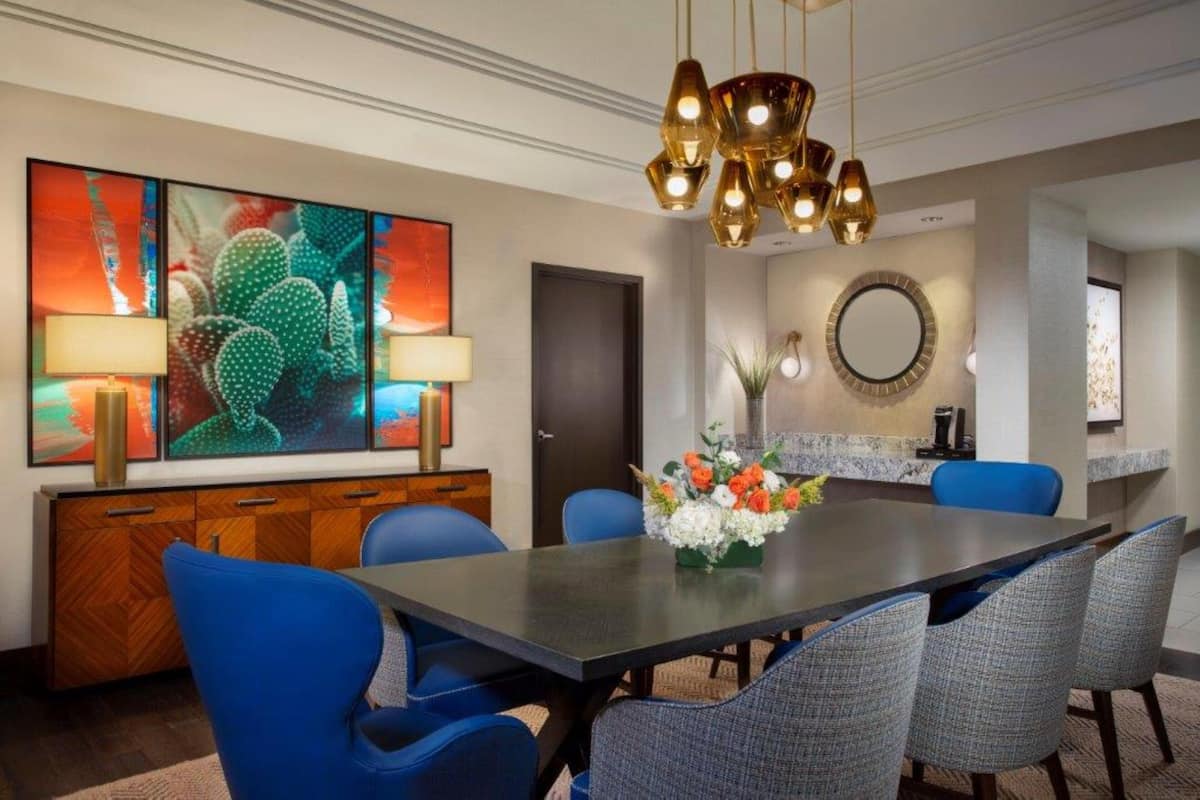 Presidential Suite, 1 King Bed, Accessible (3x3 Shower) | Living area