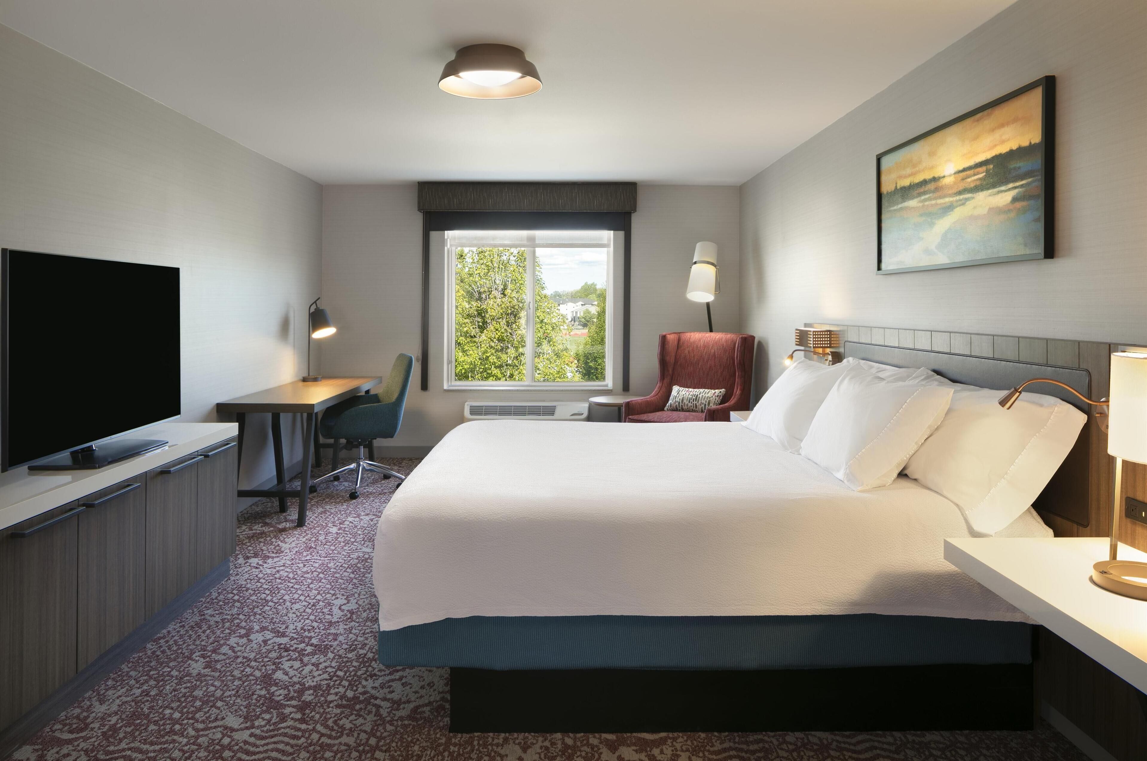 1 bedroom, hypo-allergenic bedding, minibar, in-room safe