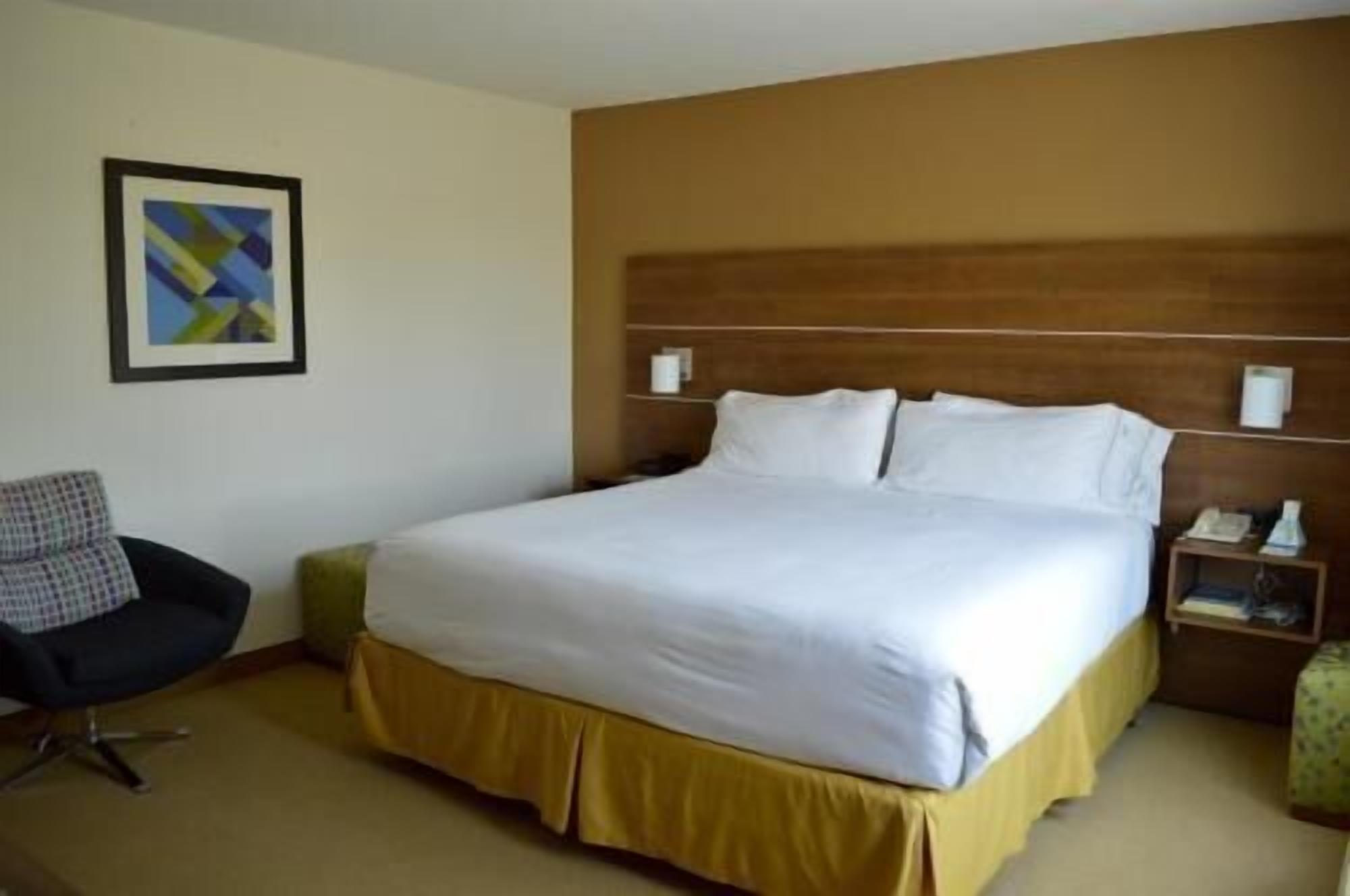 In-room safe, desk, laptop workspace, blackout drapes