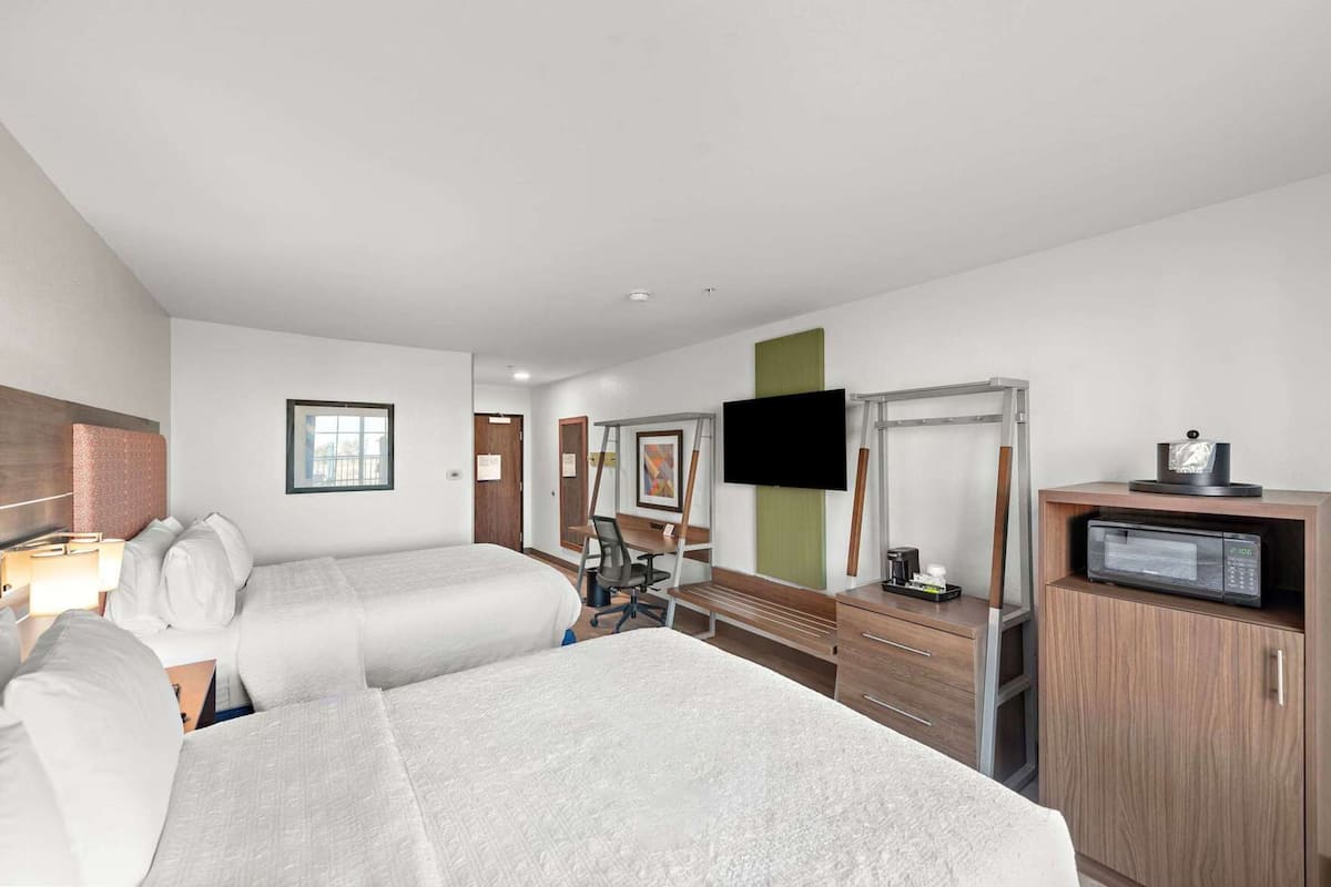 In-room safe, desk, laptop workspace, blackout drapes