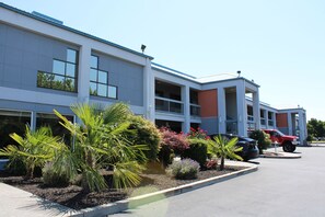 Front of property - Americas Best Value Inn Phoenix Medford (Phoenix)