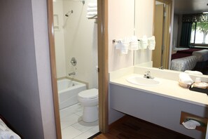 Desk, iron/ironing board, free WiFi, bed sheets - Americas Best Value Inn Phoenix Medford (Phoenix)