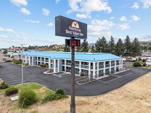 Exterior - Americas Best Value Inn Phoenix Medford (Phoenix)