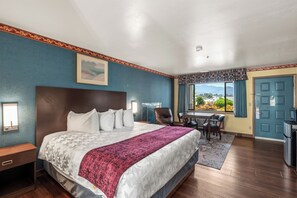 Zimmer, 1 King-Bett, Nichtraucher | Schreibtisch, Bügeleisen/Bügelbrett, kostenloses WLAN, Bettwäsche