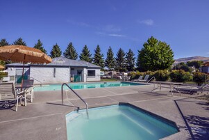 Bañera de hidromasaje exterior