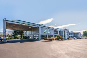 Property entrance - Americas Best Value Inn Phoenix Medford (Phoenix)