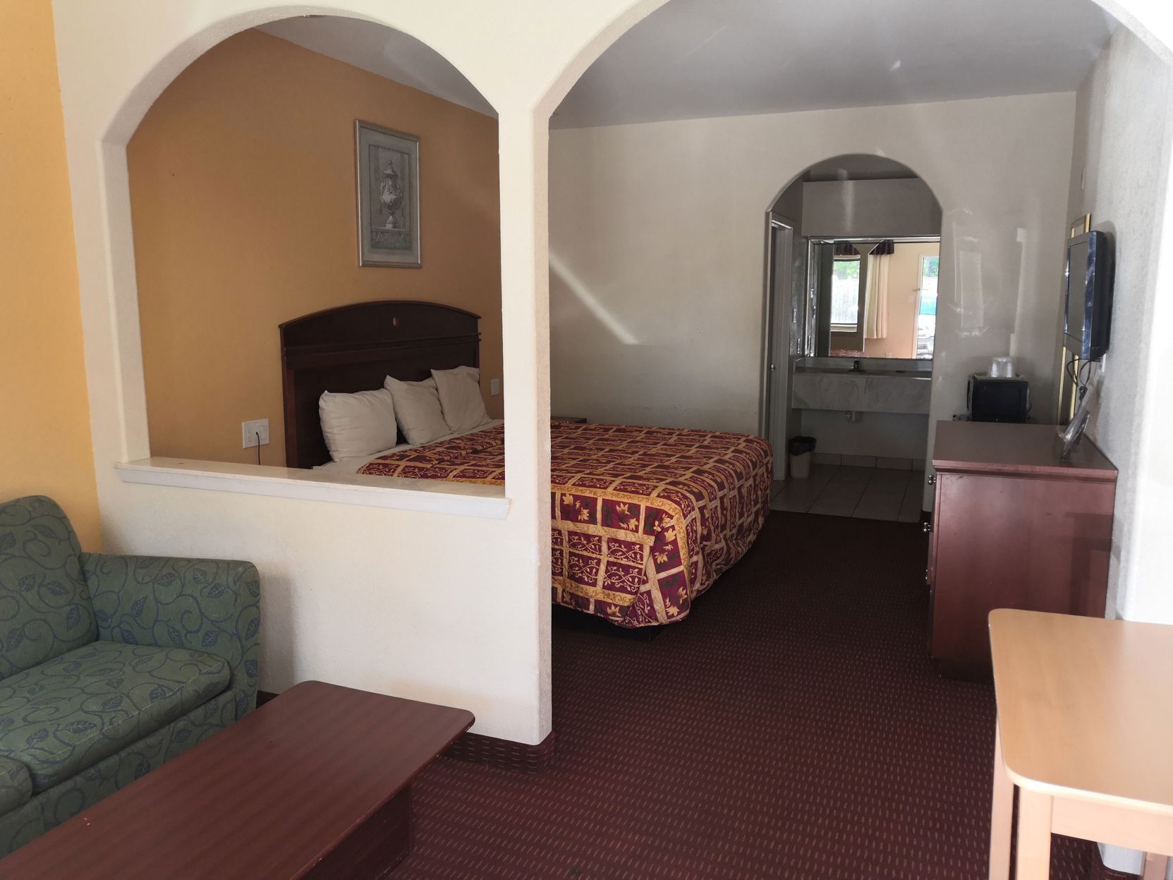 Desk, iron/ironing board, free WiFi, bed sheets