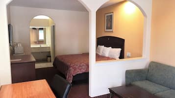 Quarto solteiro standard, para não fumantes | Escrivaninha, ferros/tábuas de passar roupa, Wi-Fi de cortesia