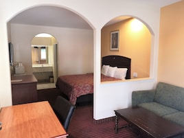 Quarto solteiro standard, para não fumantes | Escrivaninha, ferros/tábuas de passar roupa, Wi-Fi de cortesia