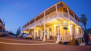 Property entrance - Hotel Léger Restaurant & Saloon (Mokelumne Hill)