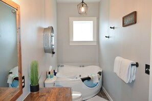 Suite 12 Coffee Cottage | Bathroom - Heritage Inn  (Snowflake)