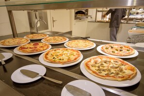 3 restaurantes: opção de café da manhã, almoço e jantar