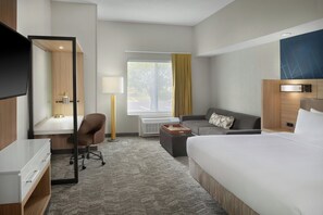 Safe på rommet, skrivebord og skrivebord for bærbar PC