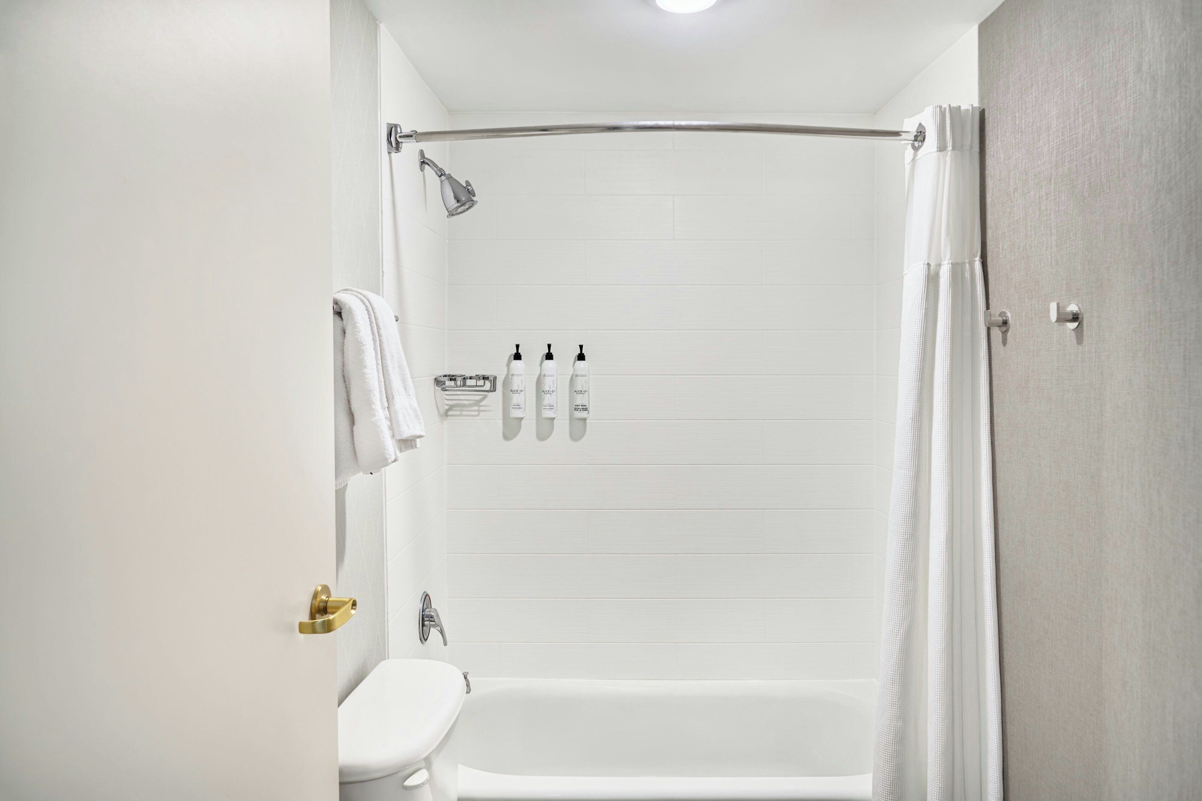 studio, 2 queen beds, non smoking | bathroom | free toiletries, hair dryer, towels, soap