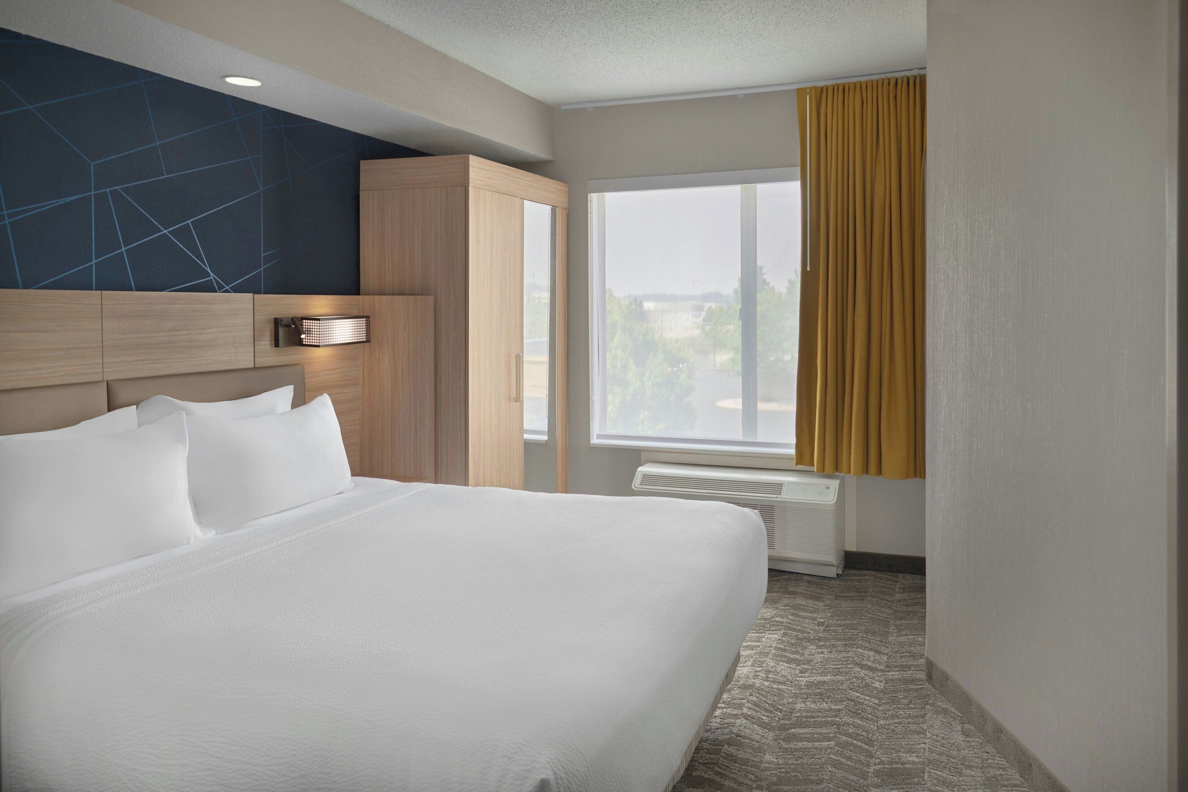 studio, 1 king bed, non smoking | 1 bedroom, in-room safe, desk, laptop workspace