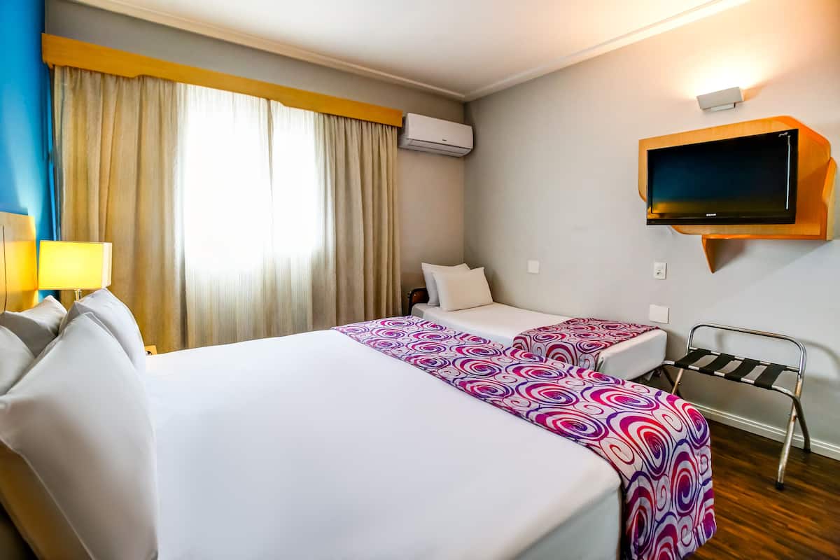 Superior Casal Triplo | Frigobar, cofres nos quartos, escrivaninha