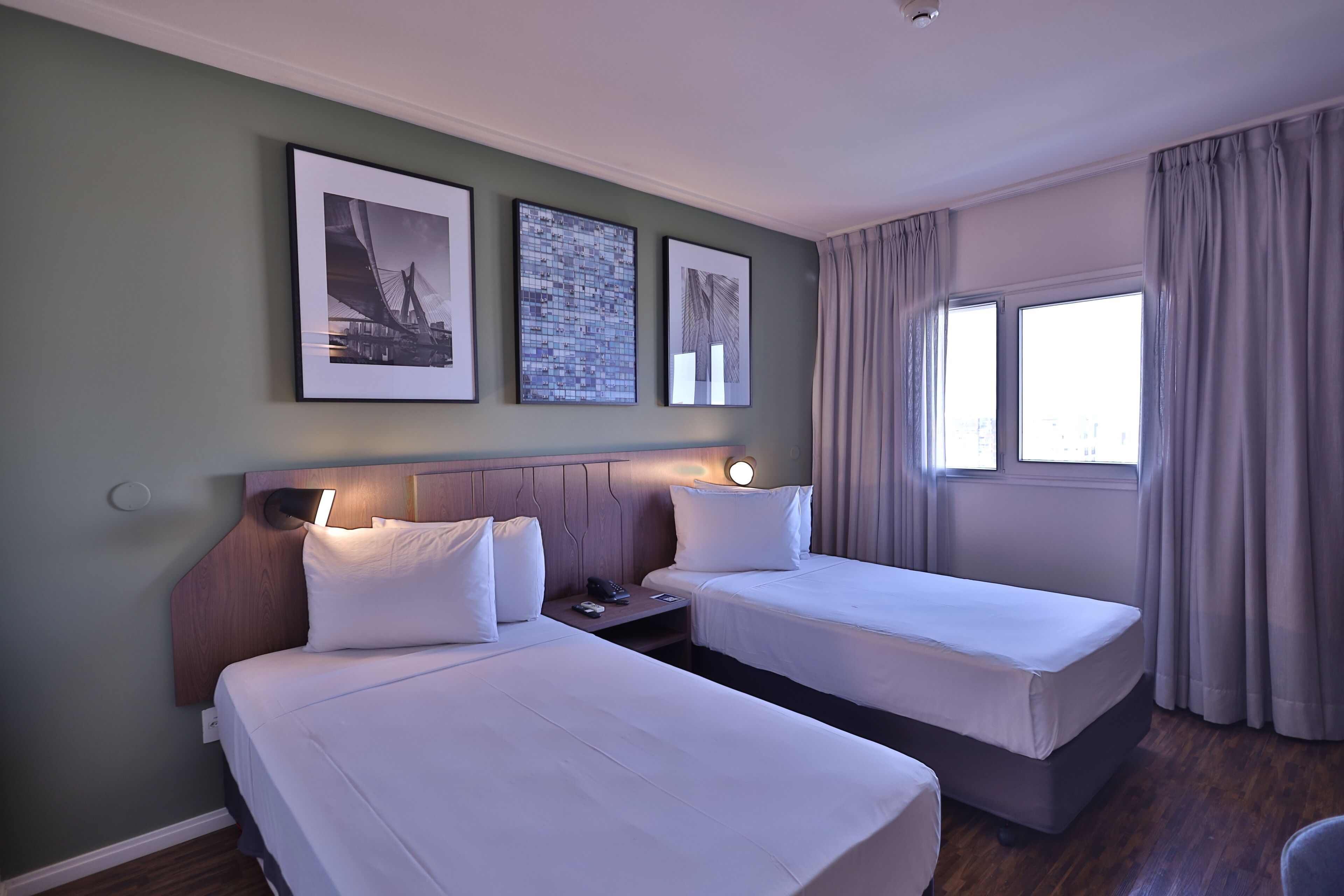 deluxe twin room | 1 bedroom, minibar, in-room safe, desk