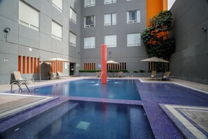 Outdoor pool, open 9:00 AM to 9:00 PM, sun loungers