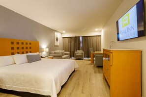 Junior Suite King | Premium bedding, in-room safe, desk, blackout curtains - Real Inn Torreón (Torreón)