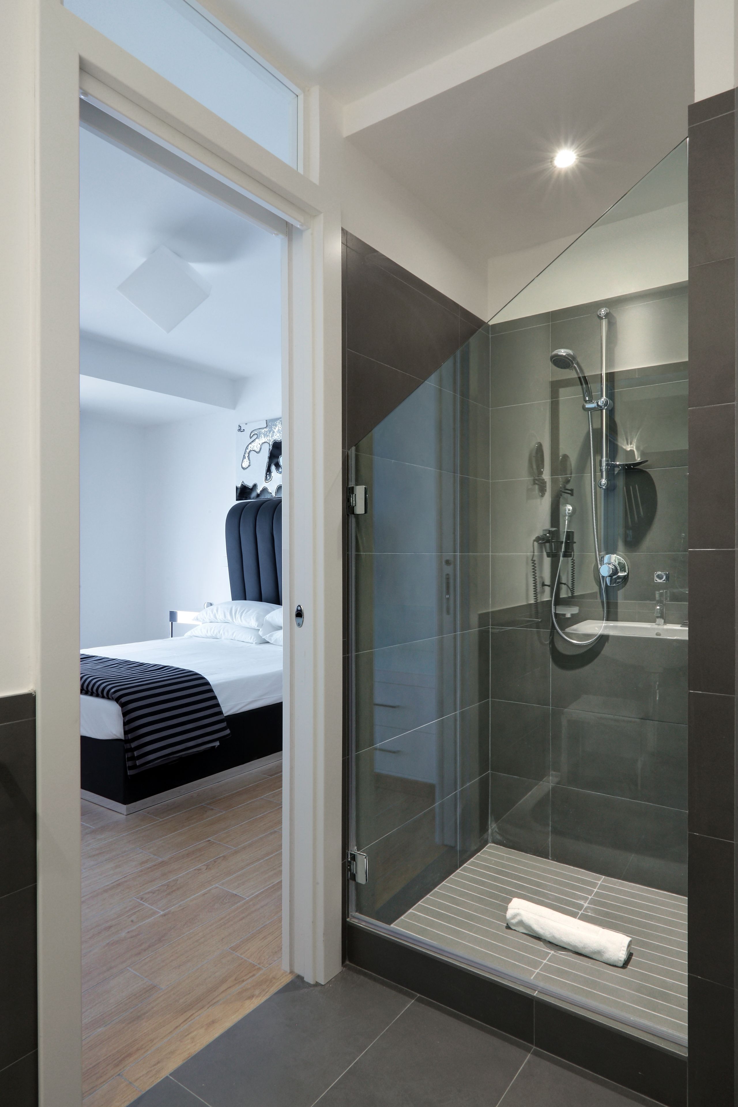 Luxury Apartment, Terrace, City View | Bathroom