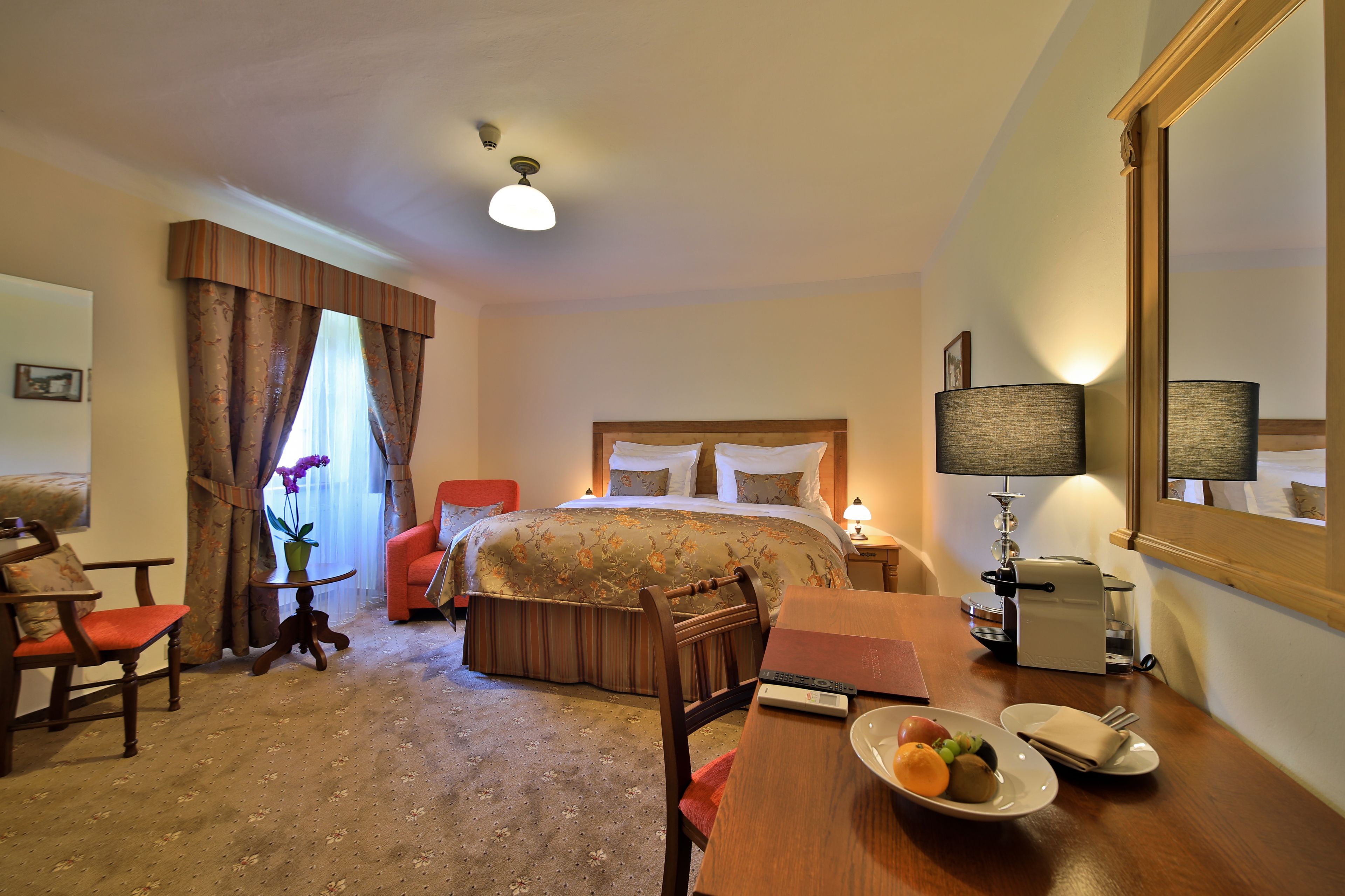 deluxe room | egyptian cotton sheets, premium bedding, pillow-top beds, minibar