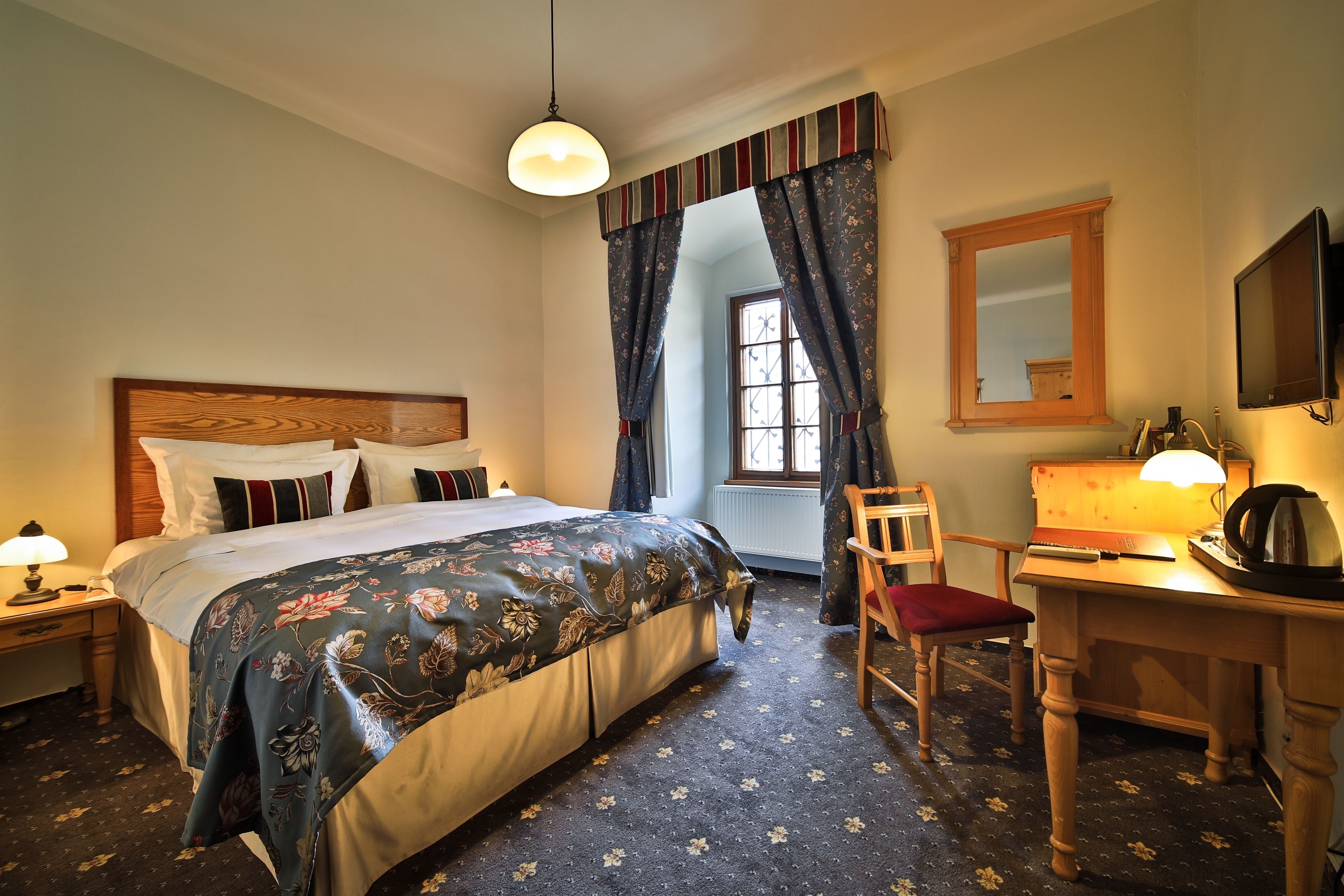 superior room | egyptian cotton sheets, premium bedding, pillow-top beds, minibar