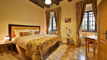 Superior Room | Egyptian cotton sheets, premium bedding, pillowtop beds, minibar