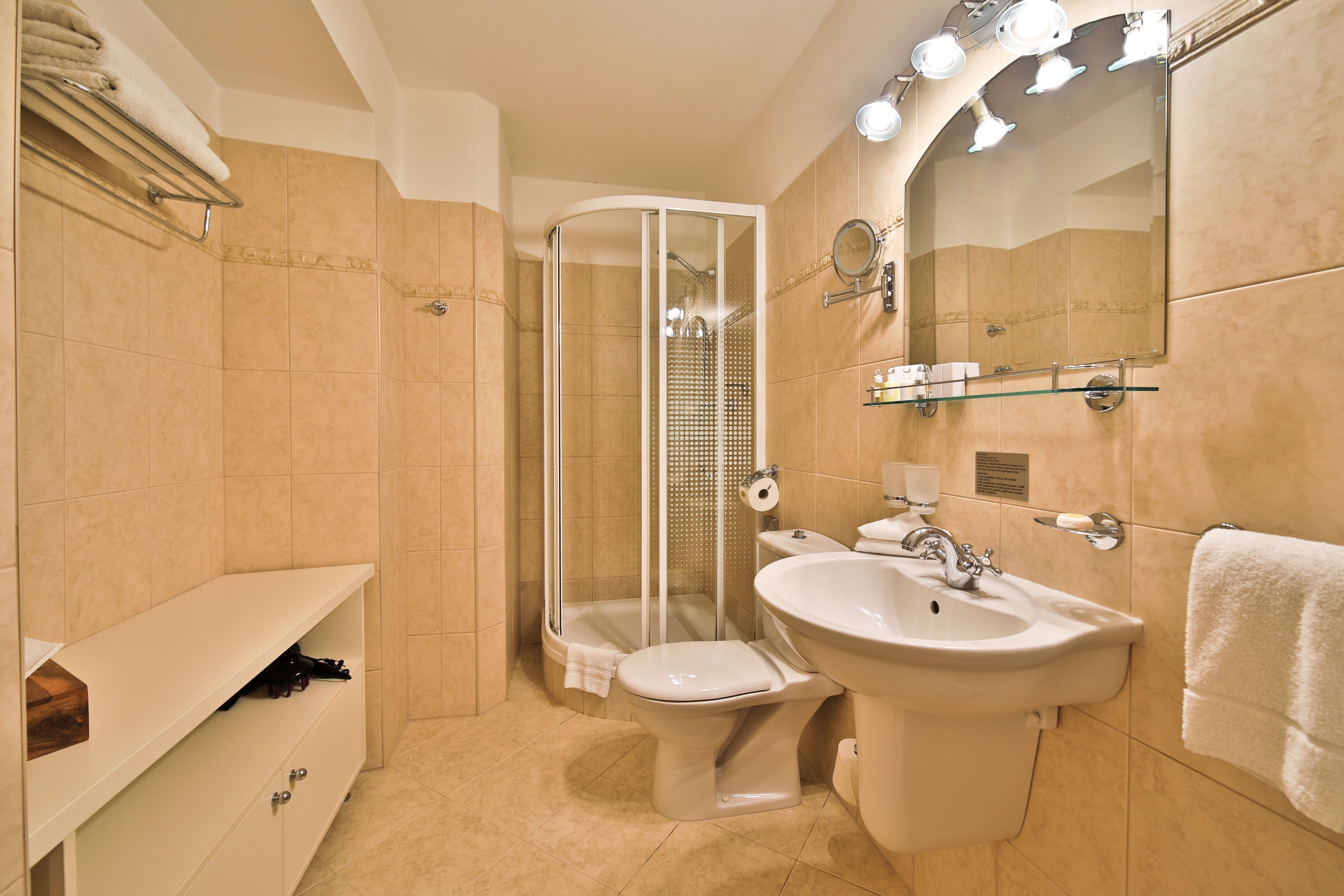 superior room | bathroom | shower, free toiletries, hair dryer, towels