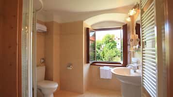 Shower, free toiletries, hair dryer, towels