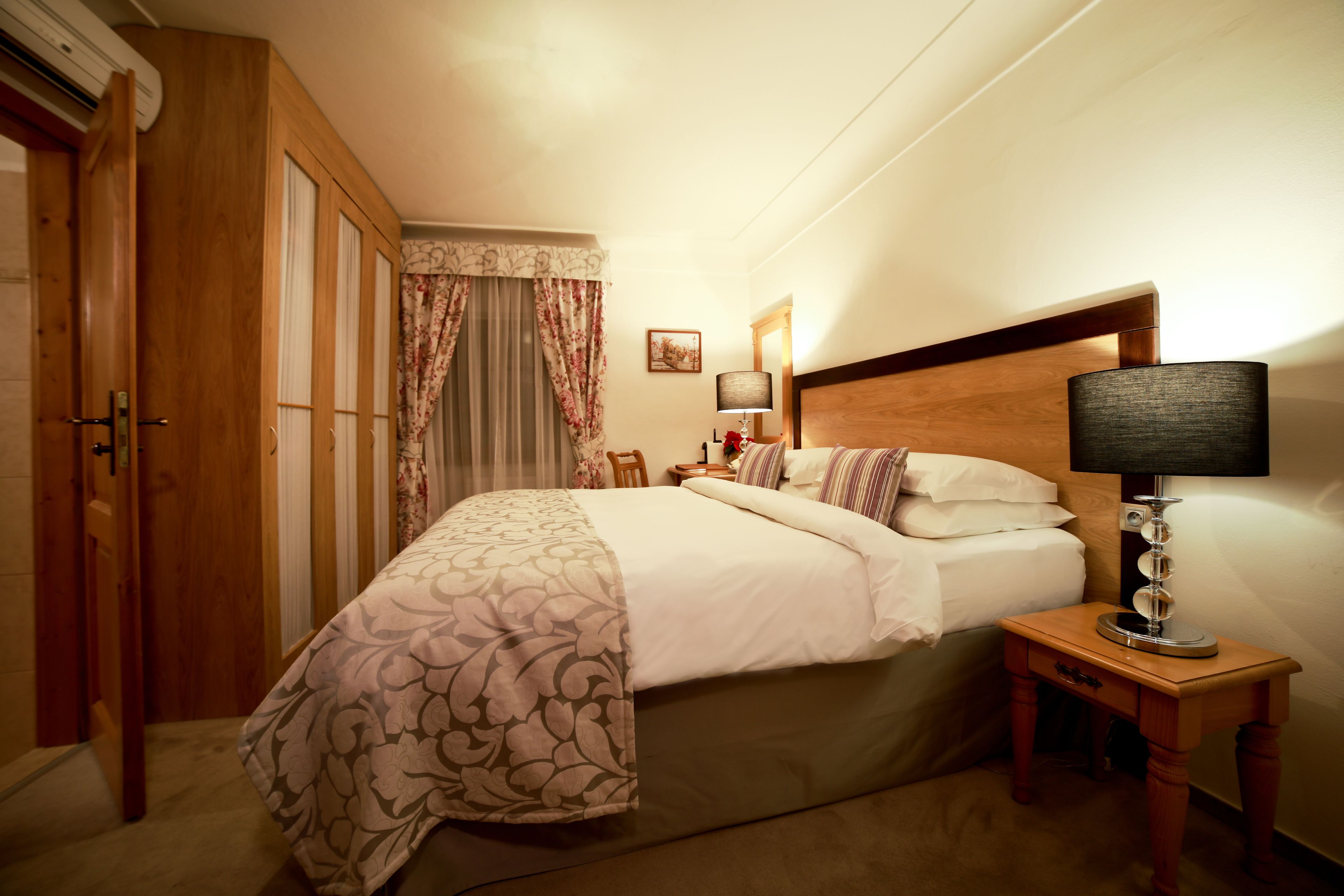 standard double room | egyptian cotton sheets, premium bedding, pillow-top beds, minibar