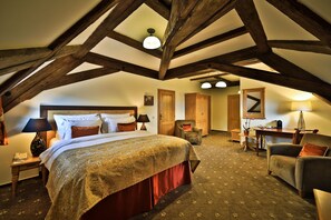 Grand Room, 1 King Bed